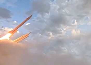 شلیک از لانچرهای دو فروندی برای اولینمرتبه